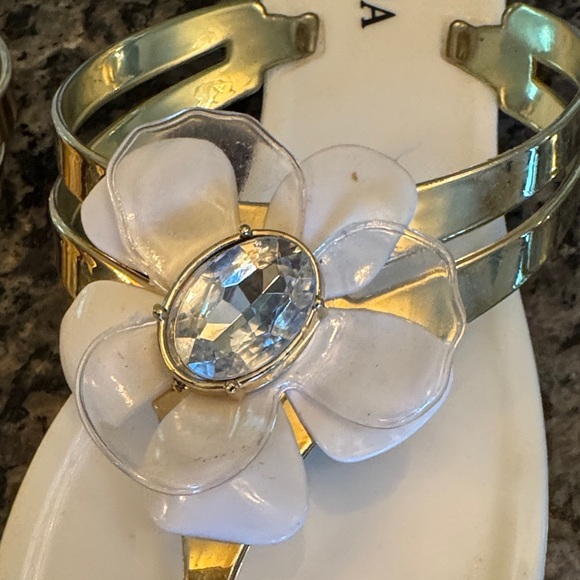 Prima White and Gold jelly Sandals with Floral Accent EUC 10 - Picture 4 of 11